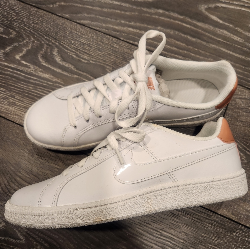 Nike shoes 8.5